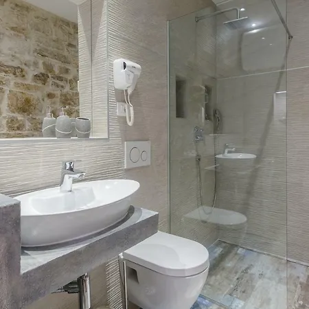 Luxury Studio Petra In 400 Year Old Stone House Split