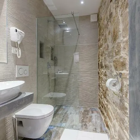 Luxury Studio Petra In 400 Year Old Stone House Split