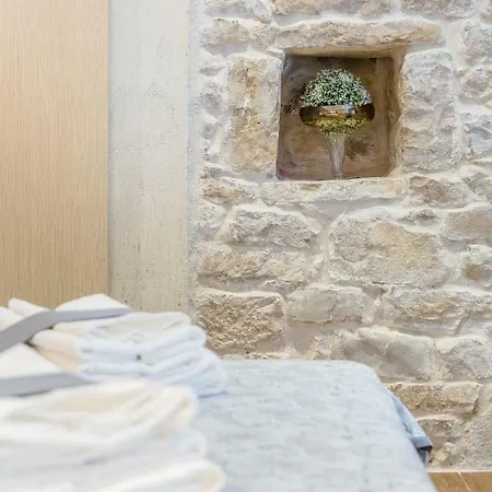 Luxury Studio Petra In 400 Year Old Stone House Apartment Split