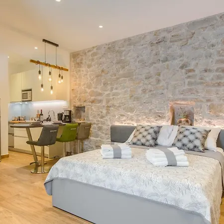 Luxury Studio Petra In 400 Year Old Stone House Apartamento Split