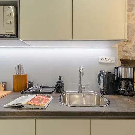 Luxury Studio Petra In 400 Year Old Stone House Appartamento *