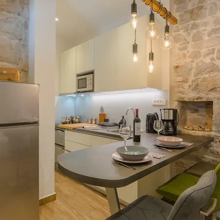 Luxury Studio Petra In 400 Year Old Stone House Appartamento